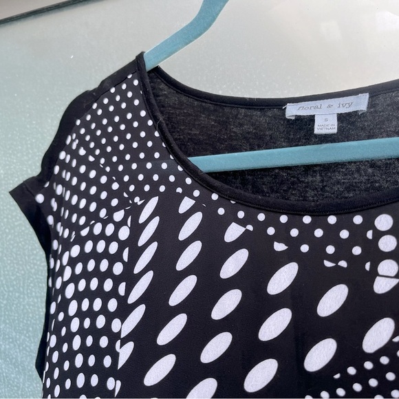 Floral & Ivy |  Polkadot Top - Picture 2 of 3